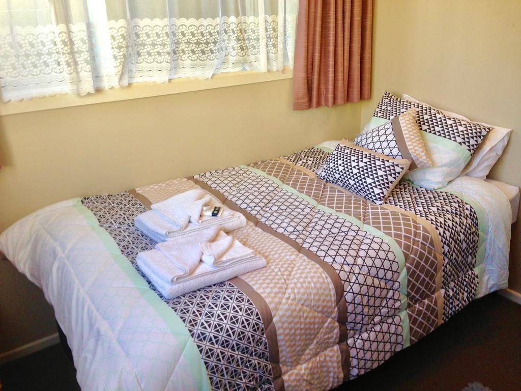 Big & Bright Guest House Dunedin Bagian luar foto