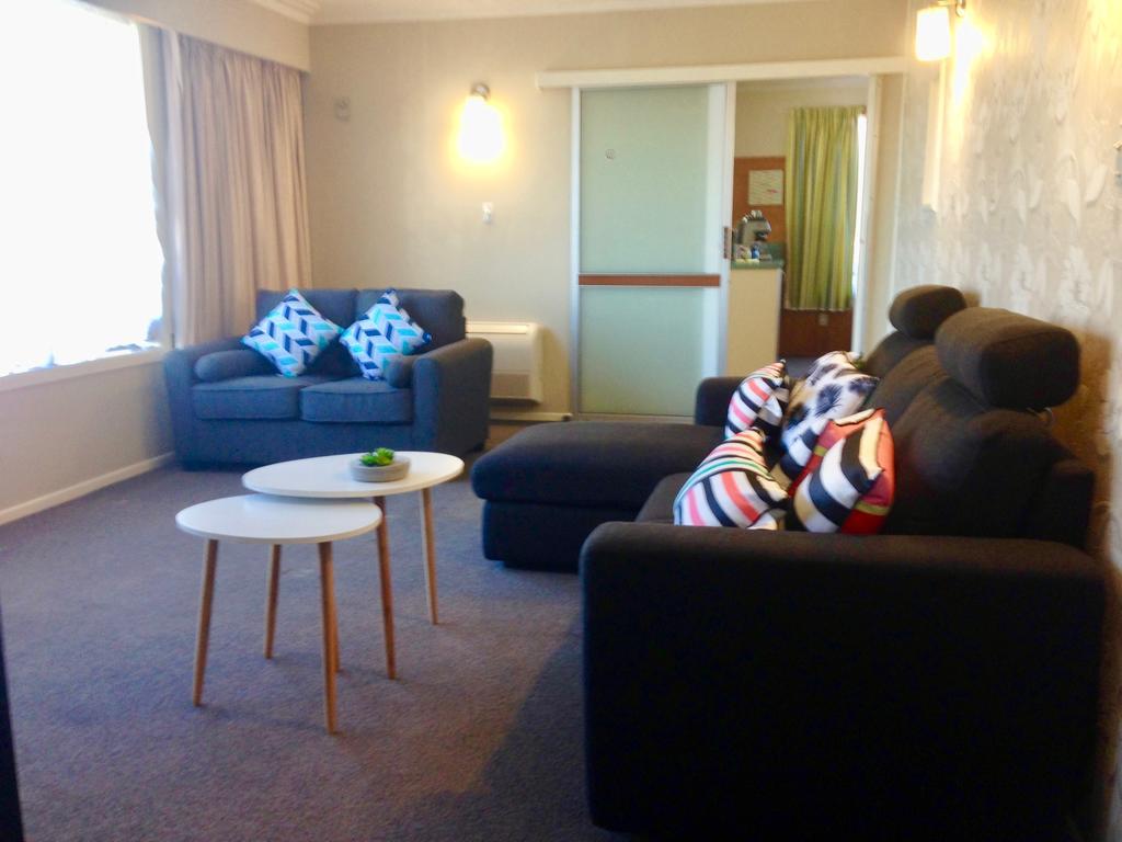 Big & Bright Guest House Dunedin Bagian luar foto